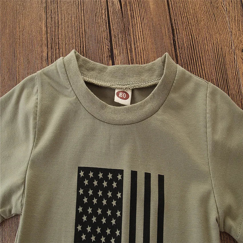 Little boy wearing a camouflage pattern short-sleeved shirt and trousers summer suit set.
