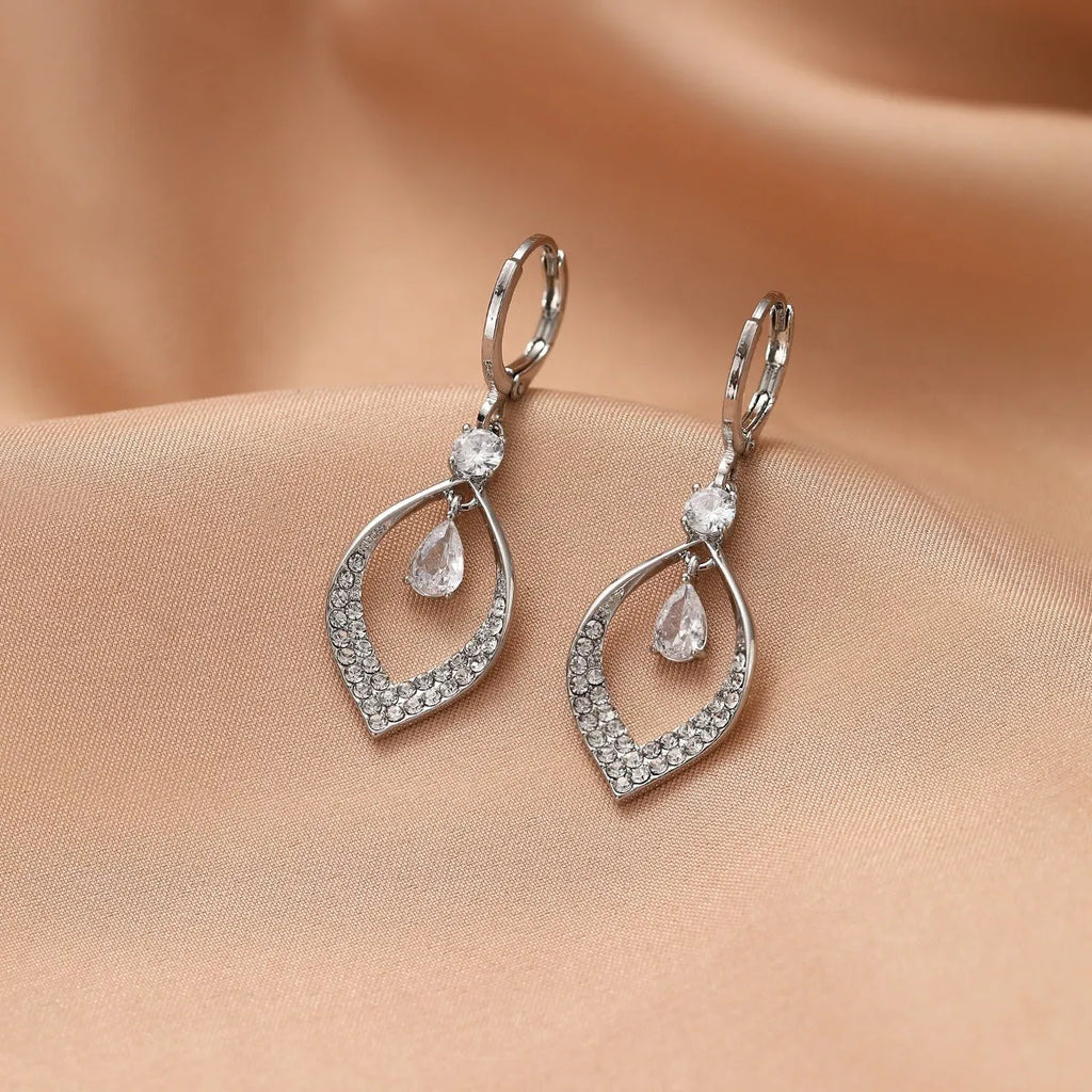 Teardrop-shaped water drop tassel earrings for women with a gold or silver electroplated finish.
