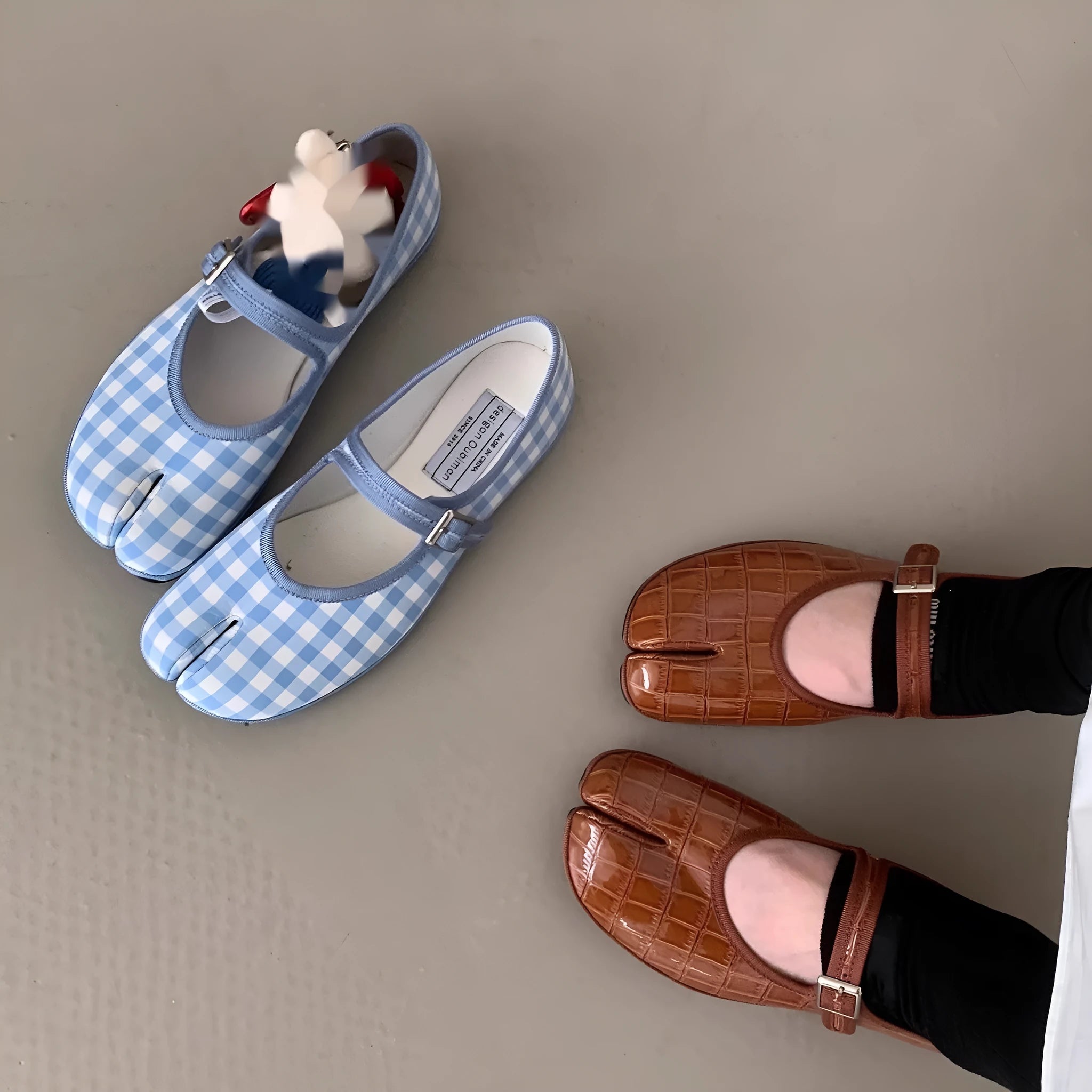 Blue sheepskin split-toe women's flat pumps with cowhide upper and rubber sole