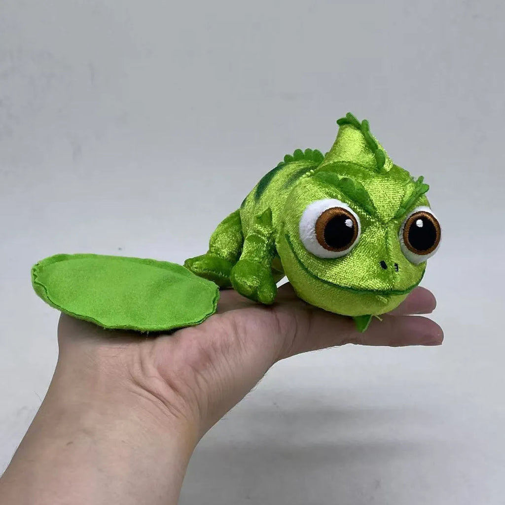 Chameleon shoulder plush doll with disk base, 16cm long, short plush fabric, PP cotton filling, resting on a flat surface