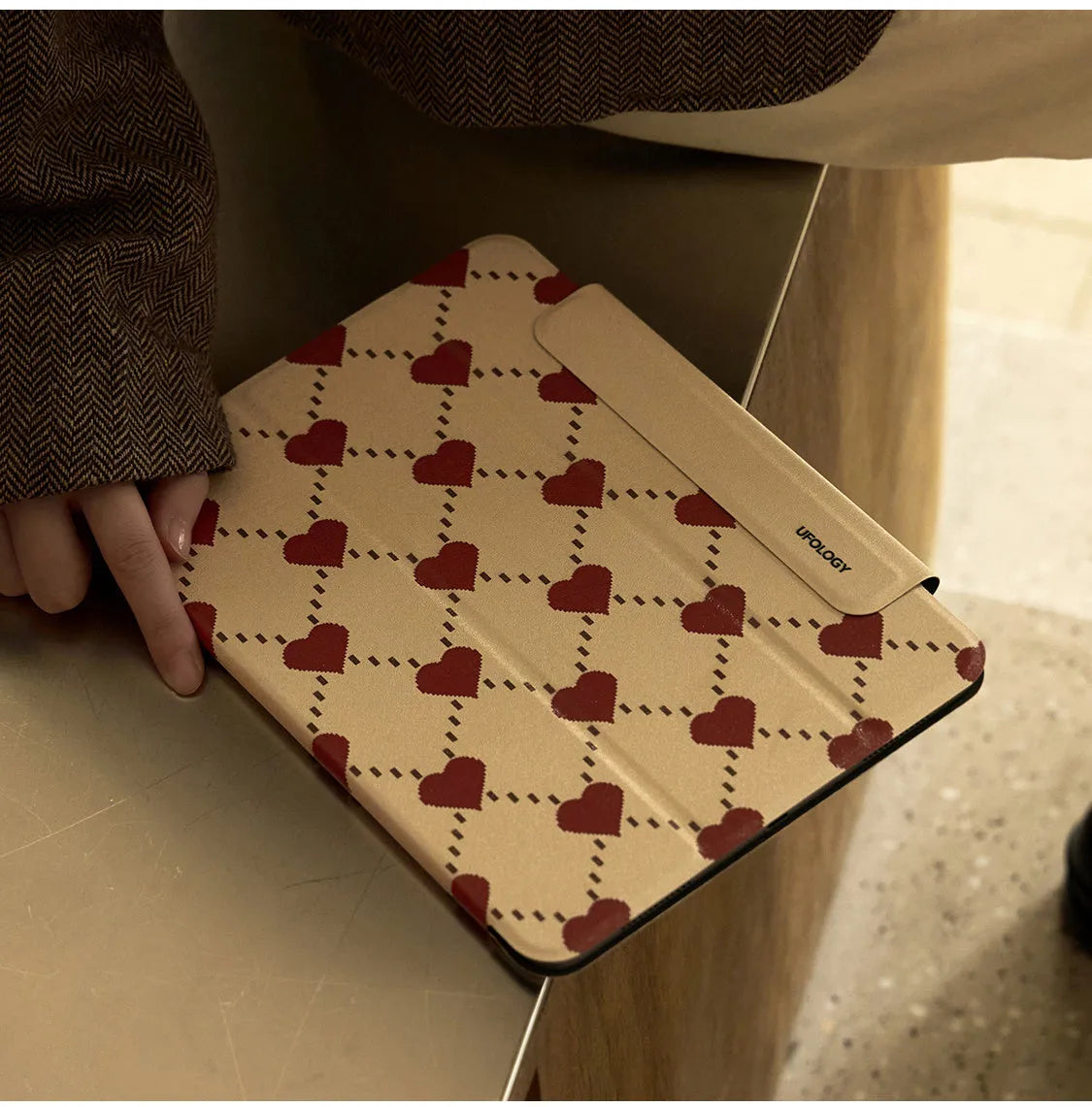 Magnetic clip case for iPad Air 4 and Air 5 showing polyurethane shell and double-sided clip.