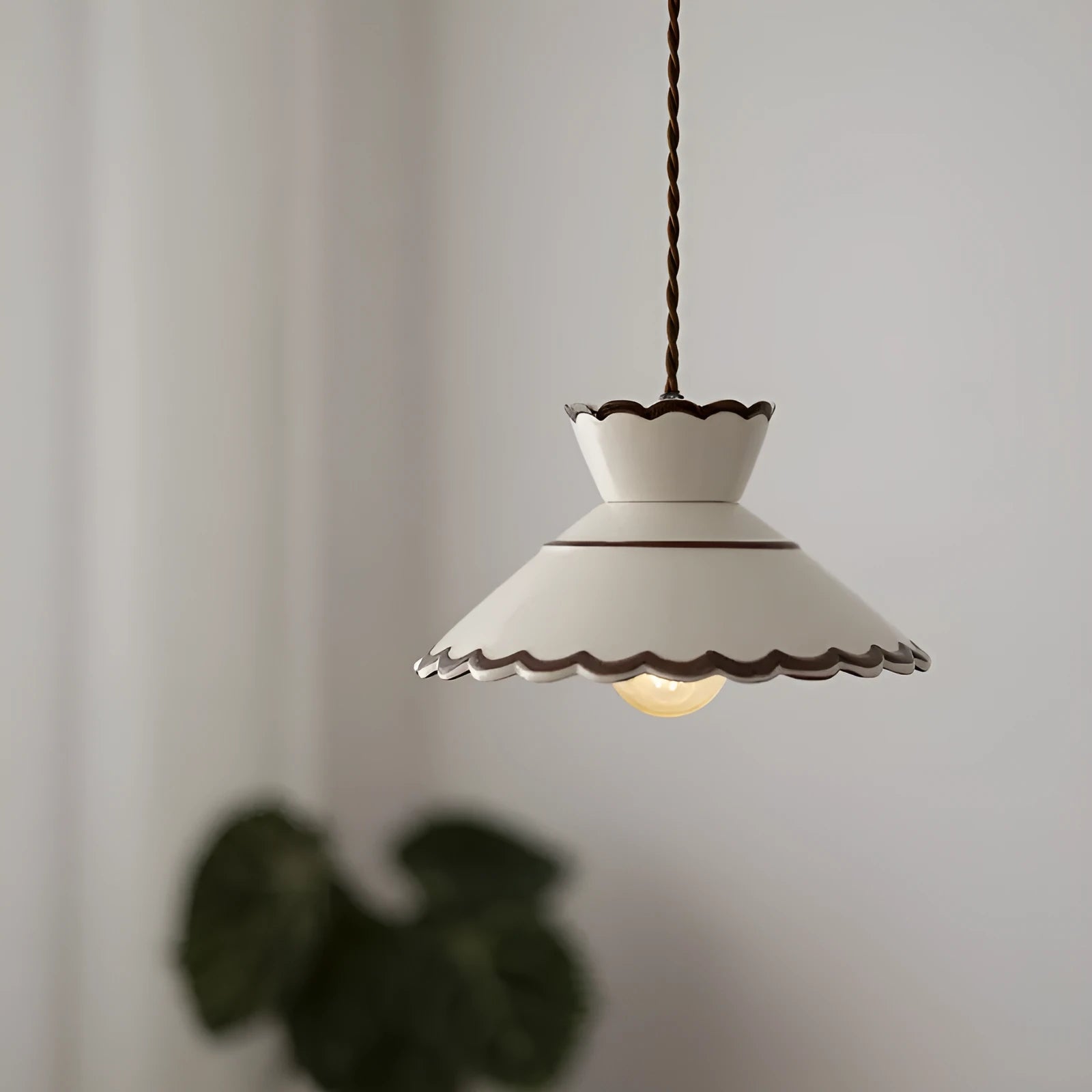 Single-head brass ceramic droplight with warm LED light, 33cm shade, adjustable height 0.5m