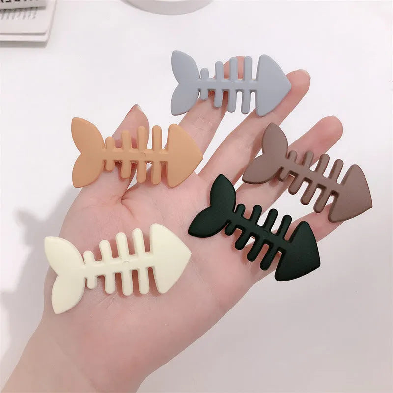 Minimalist fishbone pattern hair barrette with duckbill clip in neutral candy colour