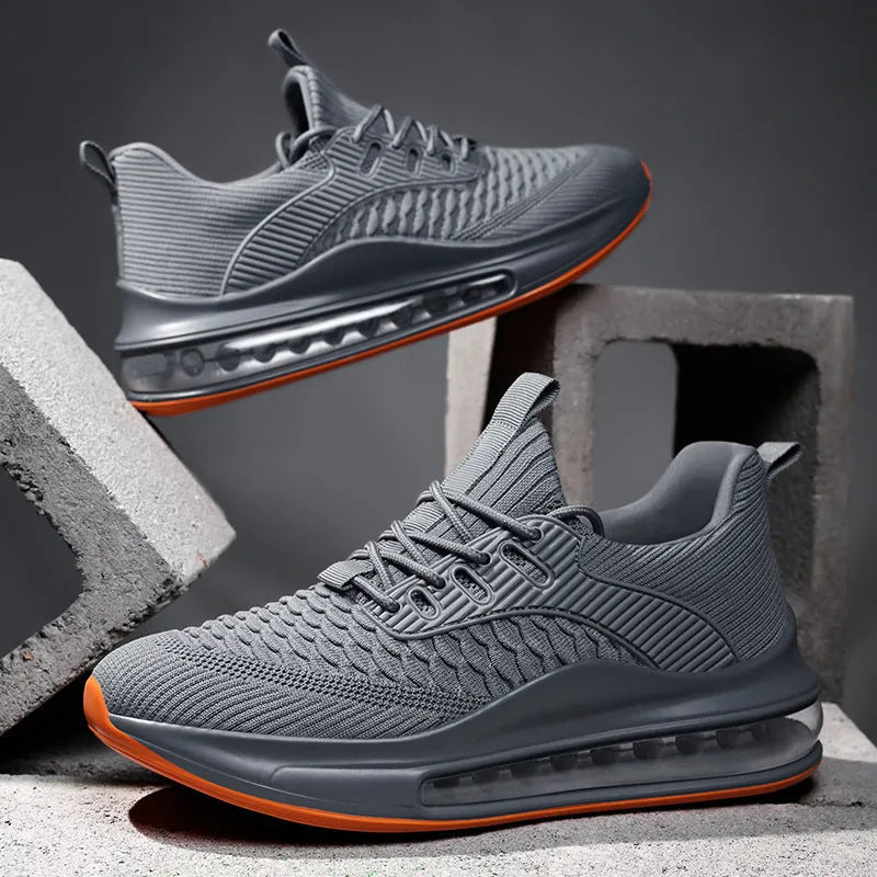 Men's low-top mesh running shoes in black with lace-up closure and rubber sole