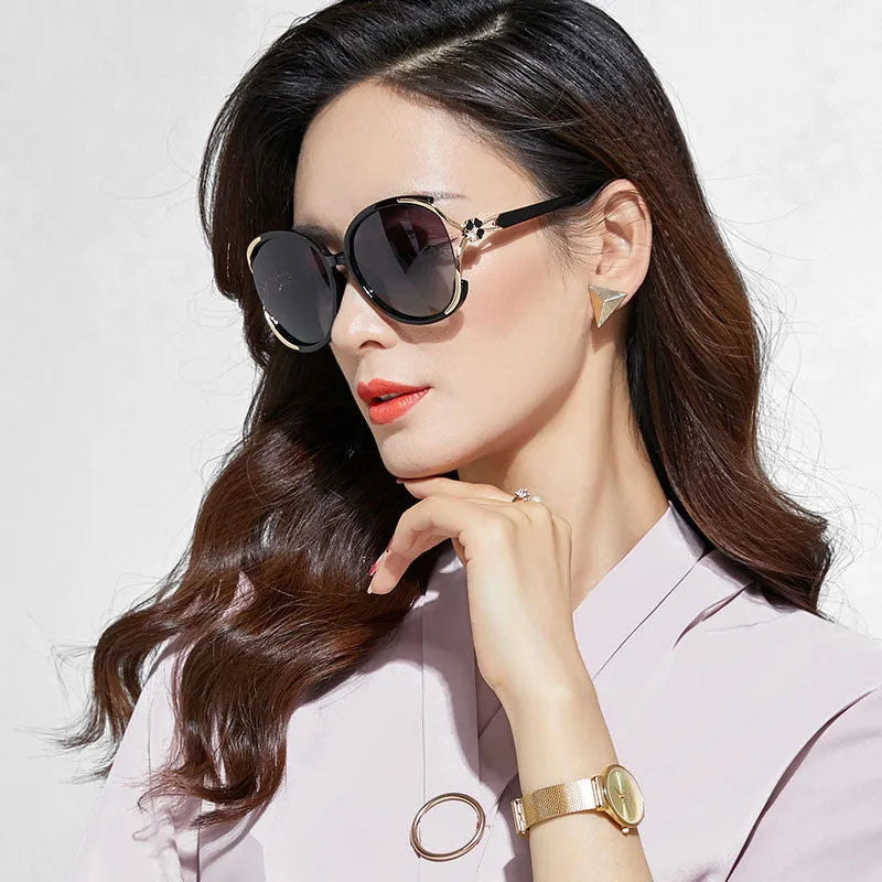Women's fashion polarised sunglasses with progressive tint and PC frame in black frame with gray lens
