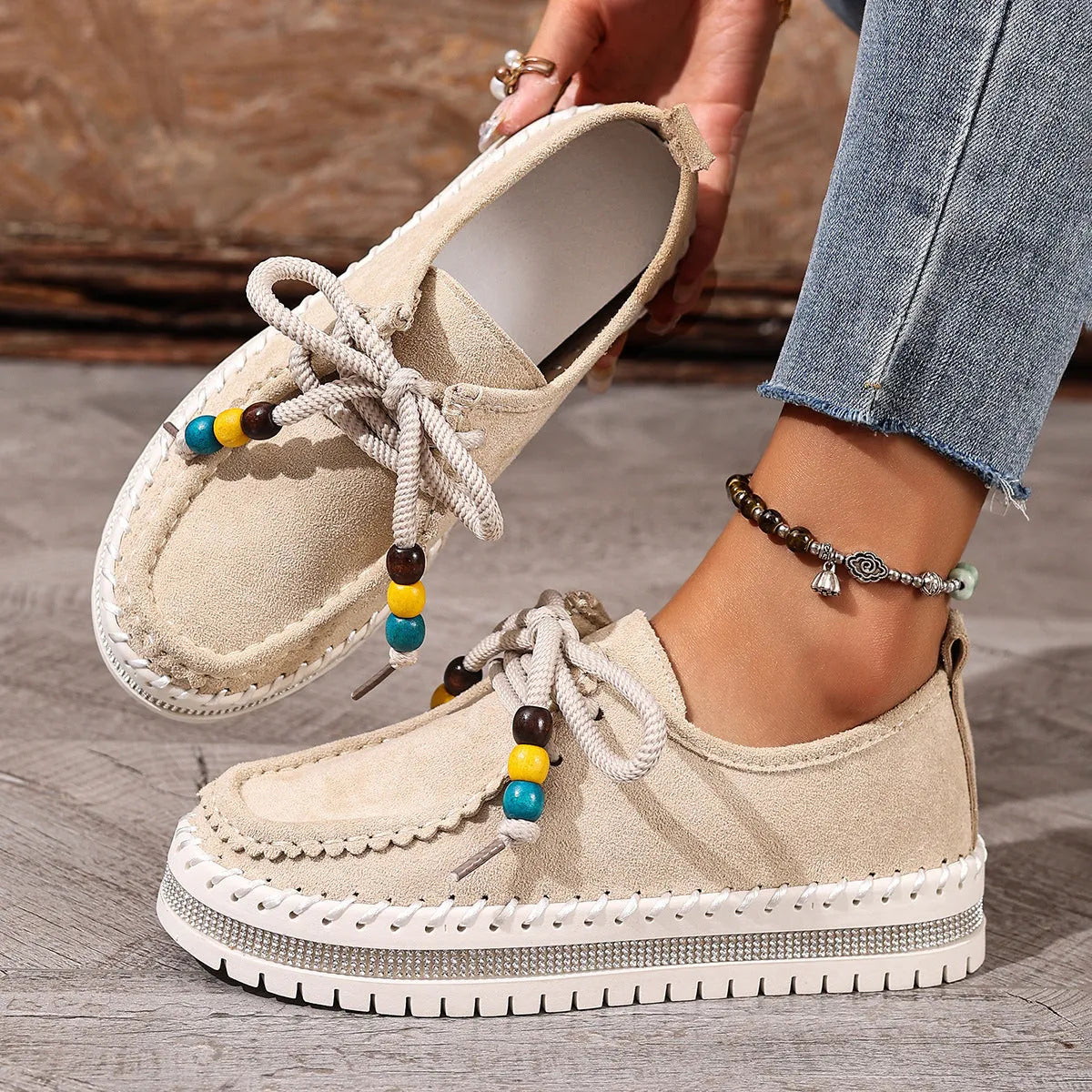 Retro full-covered thick-soled women's flats with suede upper and lace-up closure in beige