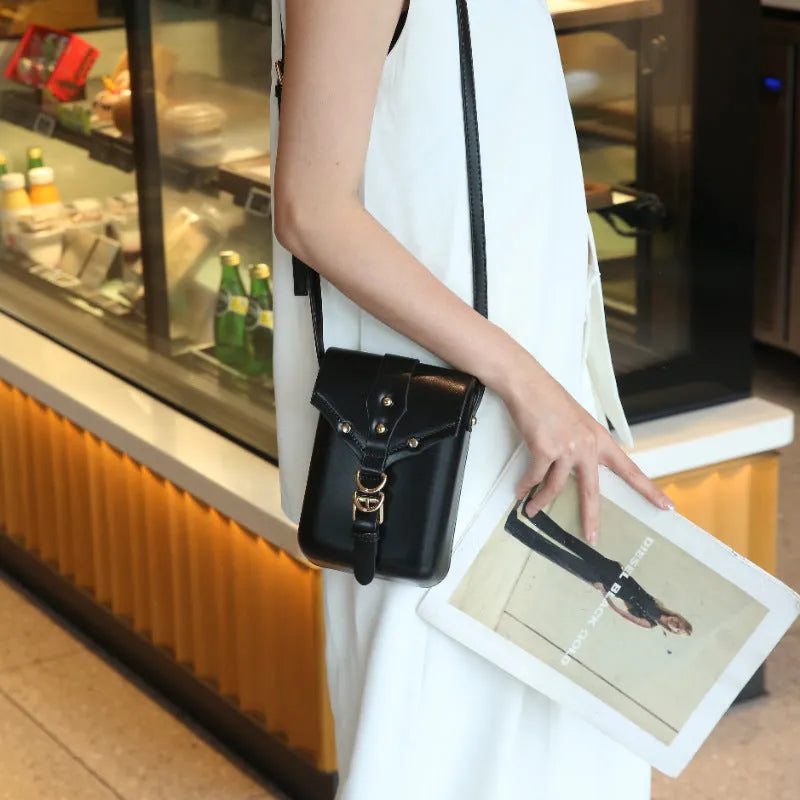 Small casual crossbody square bag in PU leather with sewing thread detail, black or brown colour options for women