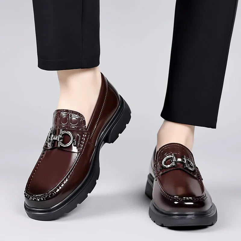 Men's low-top cowhide leather retro casual shoes in black, rubber sole, sewing thread detail, side view