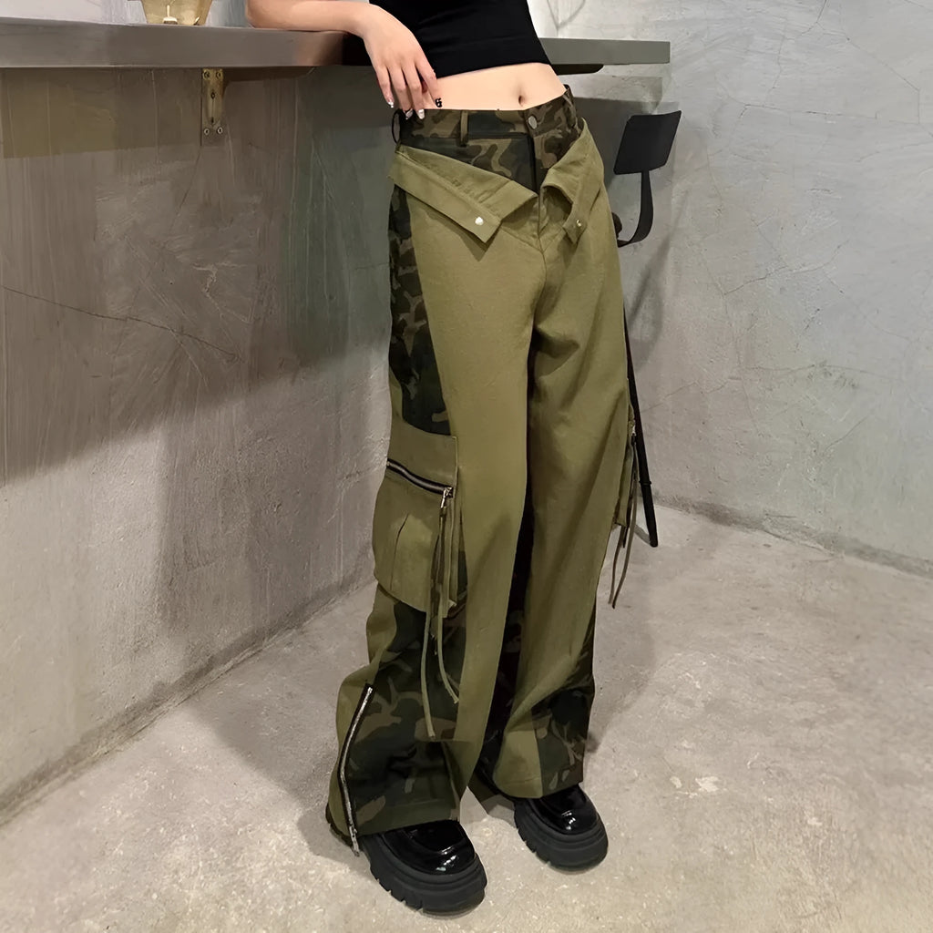 Dark khaki leopard print high-waist straight-leg jeans with retro tooling stitching details.