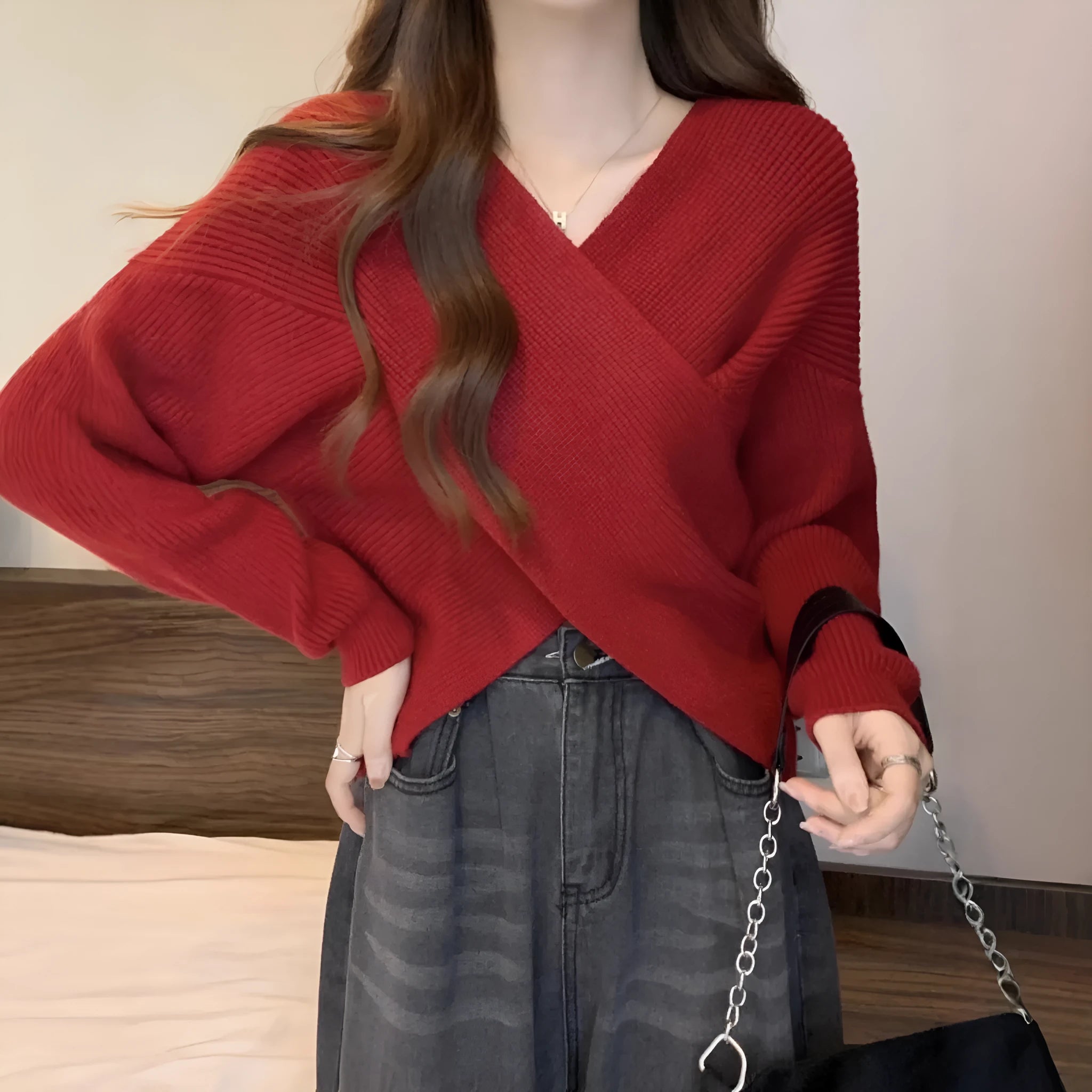 Lazy short sweater design blouse in loose fit, long sleeves, Black colour option