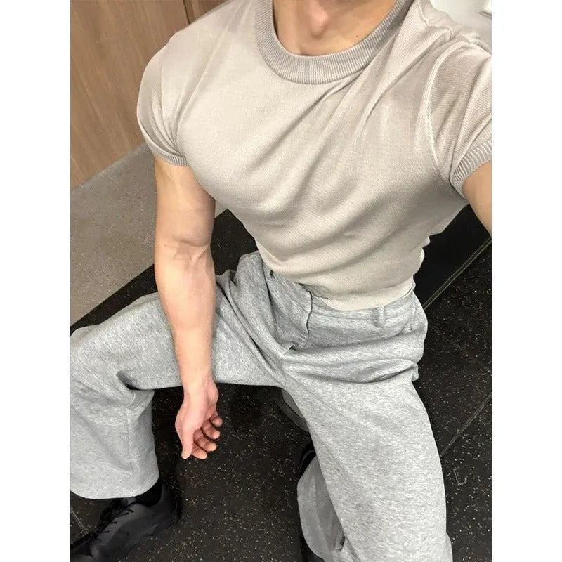 Men's knitted slim fit T-shirt in solid colour with cuff-closing short sleeves