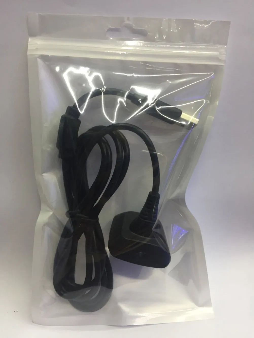 Black Xbox controller charging cable with magnetic ring, 1.5m USB lead on a desk
