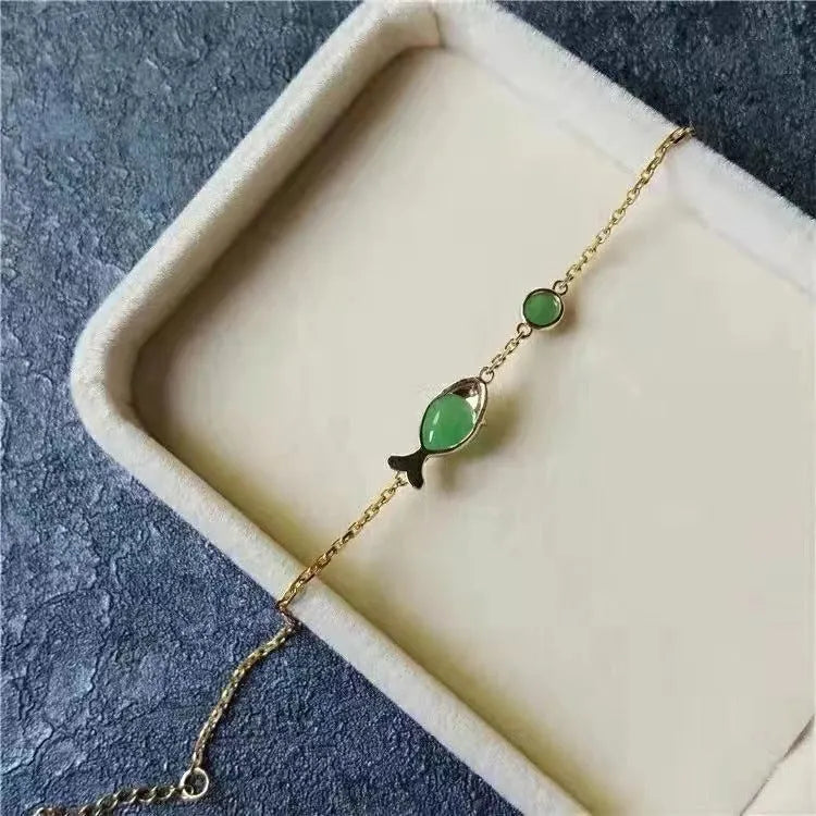 Retro-style yellow gold electroplated women's bracelet made from copper and plastic.