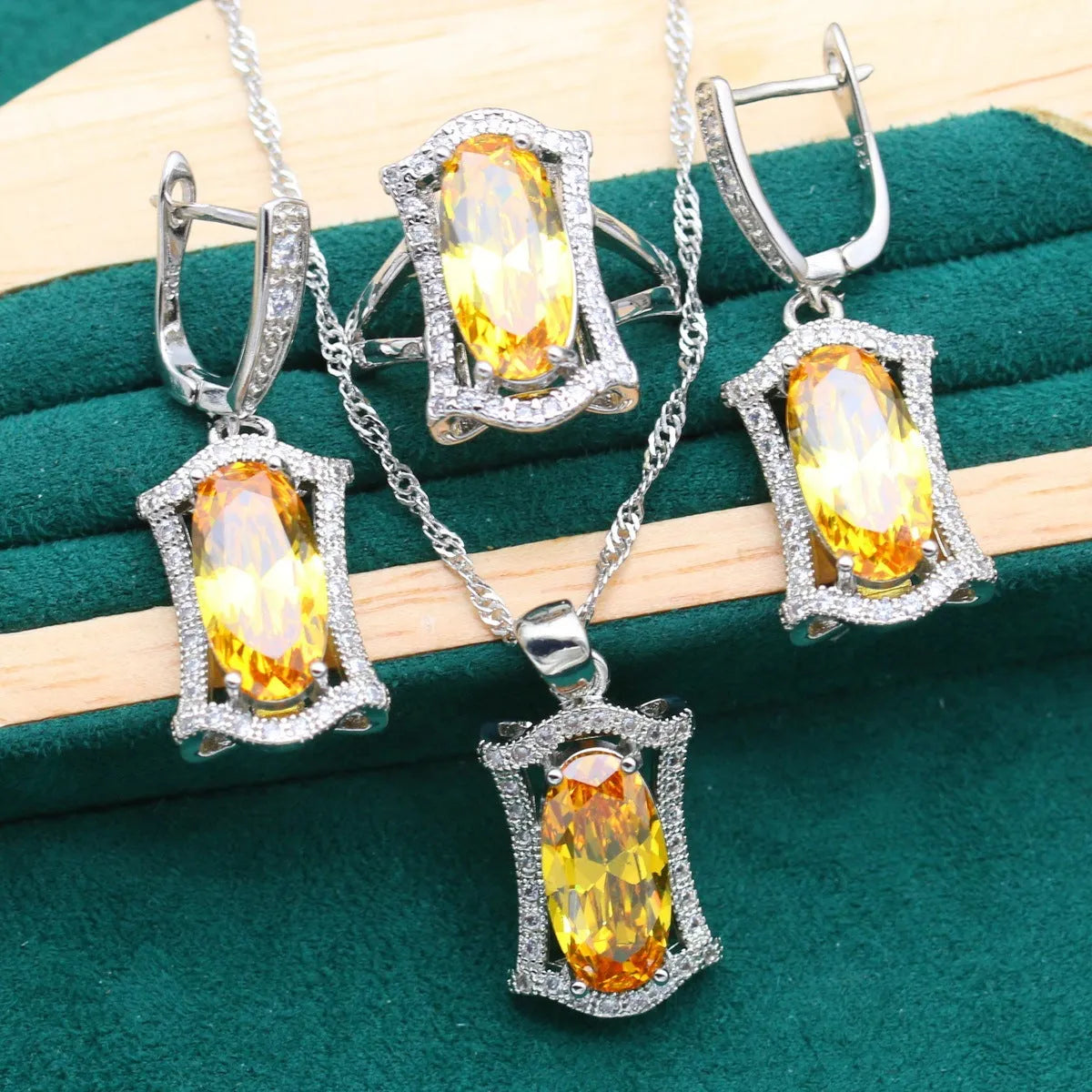 Anti-allergy zircon jewellery set with snake bone chain in yellow and olive colours