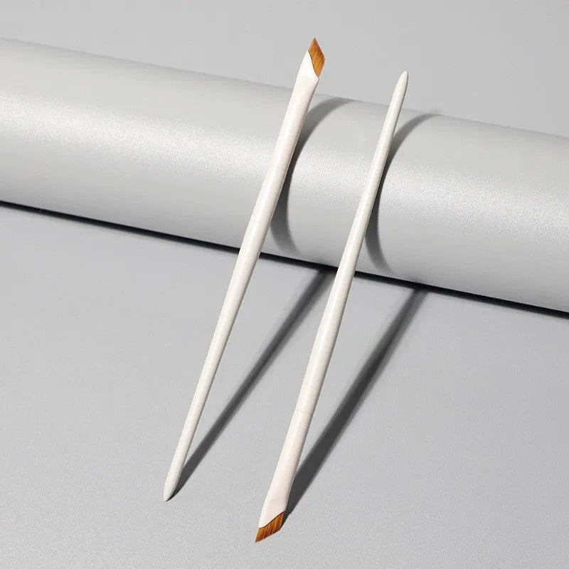Bevel fine crouching silkworm ultra-thin 0.6mm eyebrow eyeliner brush in cloud porcelain