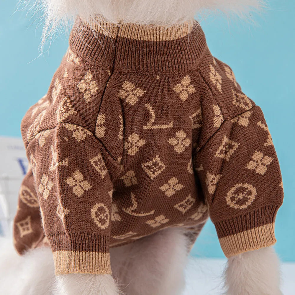 A thick wool dog sweater for autumn and winter wear, shown in a monochrome colour.