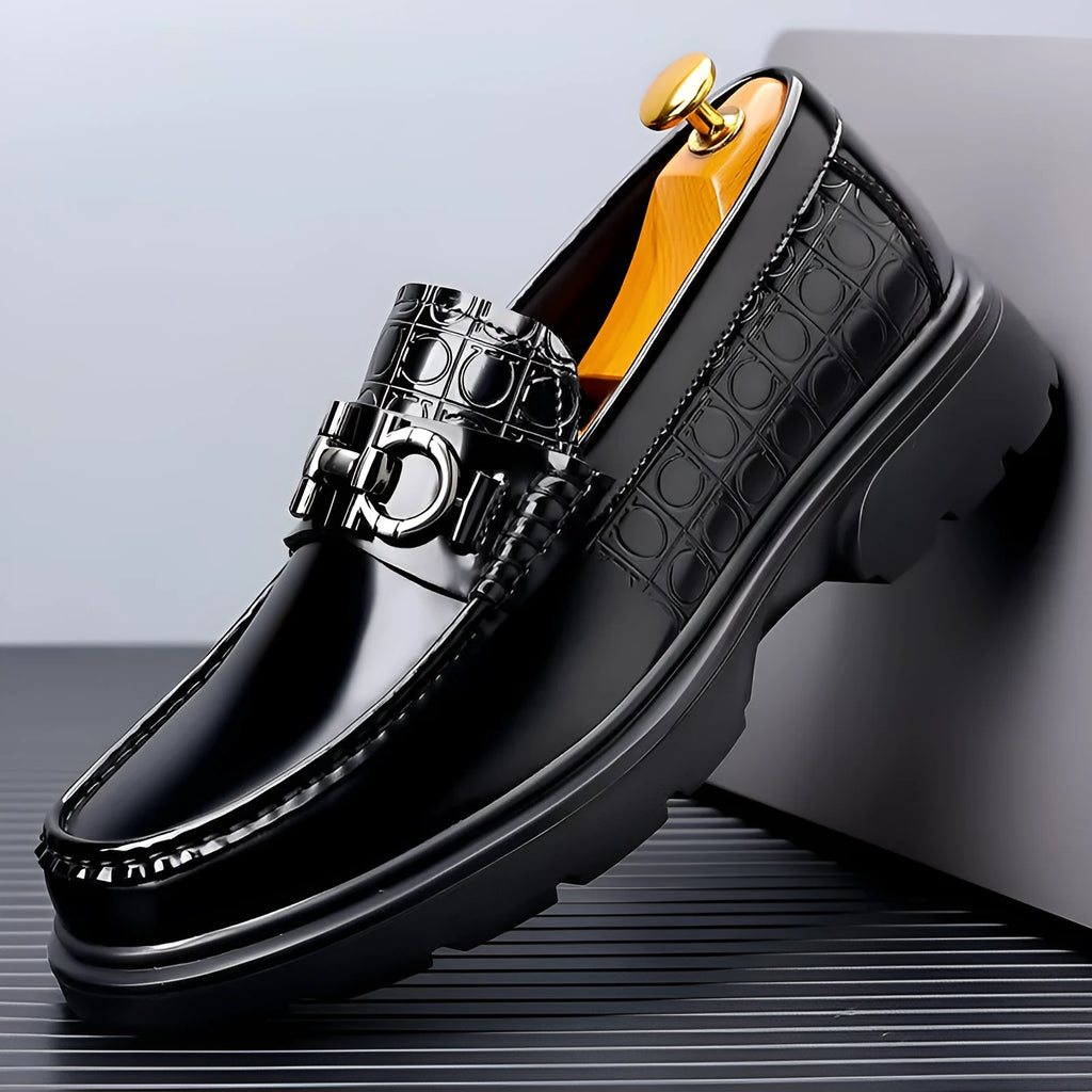 Men's low-top cowhide leather retro casual shoes in black, rubber sole, sewing thread detail, side view
