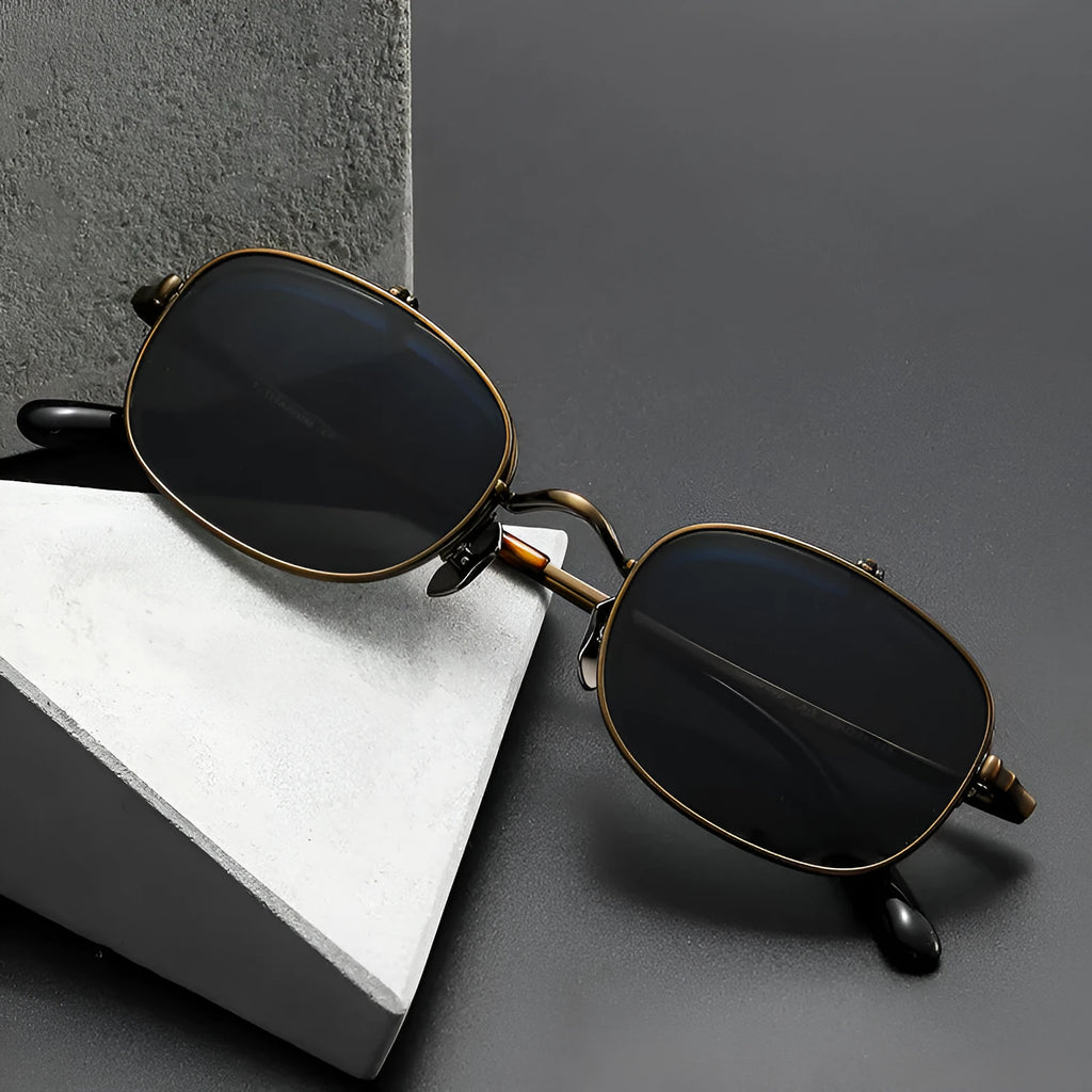 Men's retro polarized sunglasses with pure titanium frame in gold colour and black grey lenses