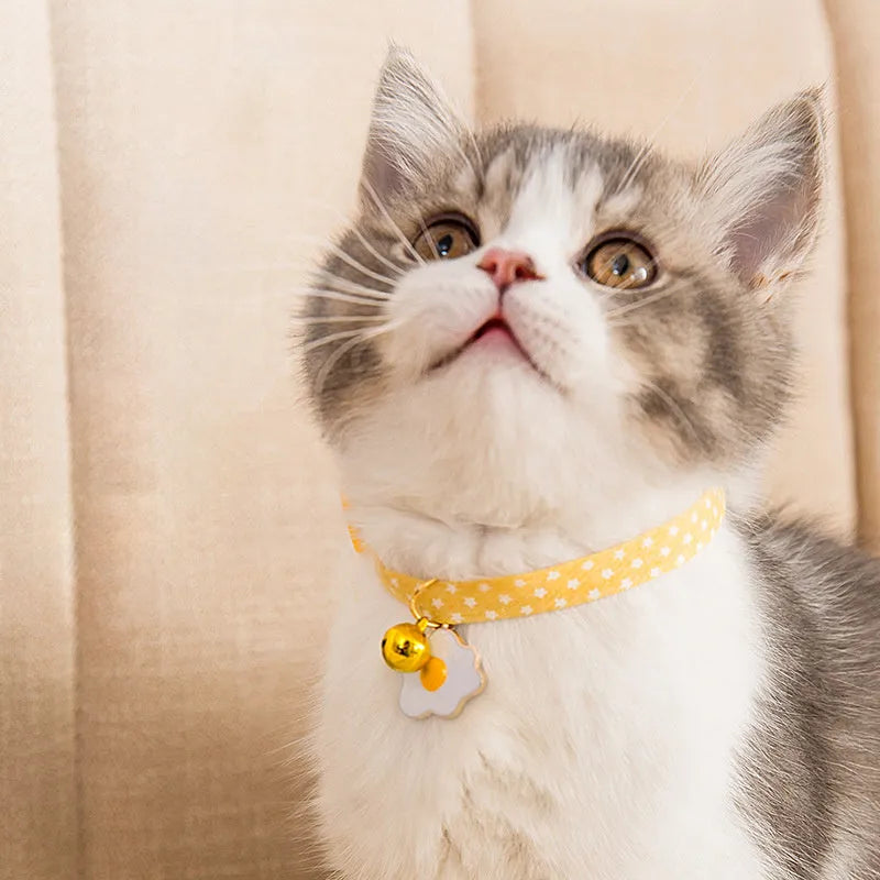 Green adjustable cat collar with bell pendant and bow tie for small pets