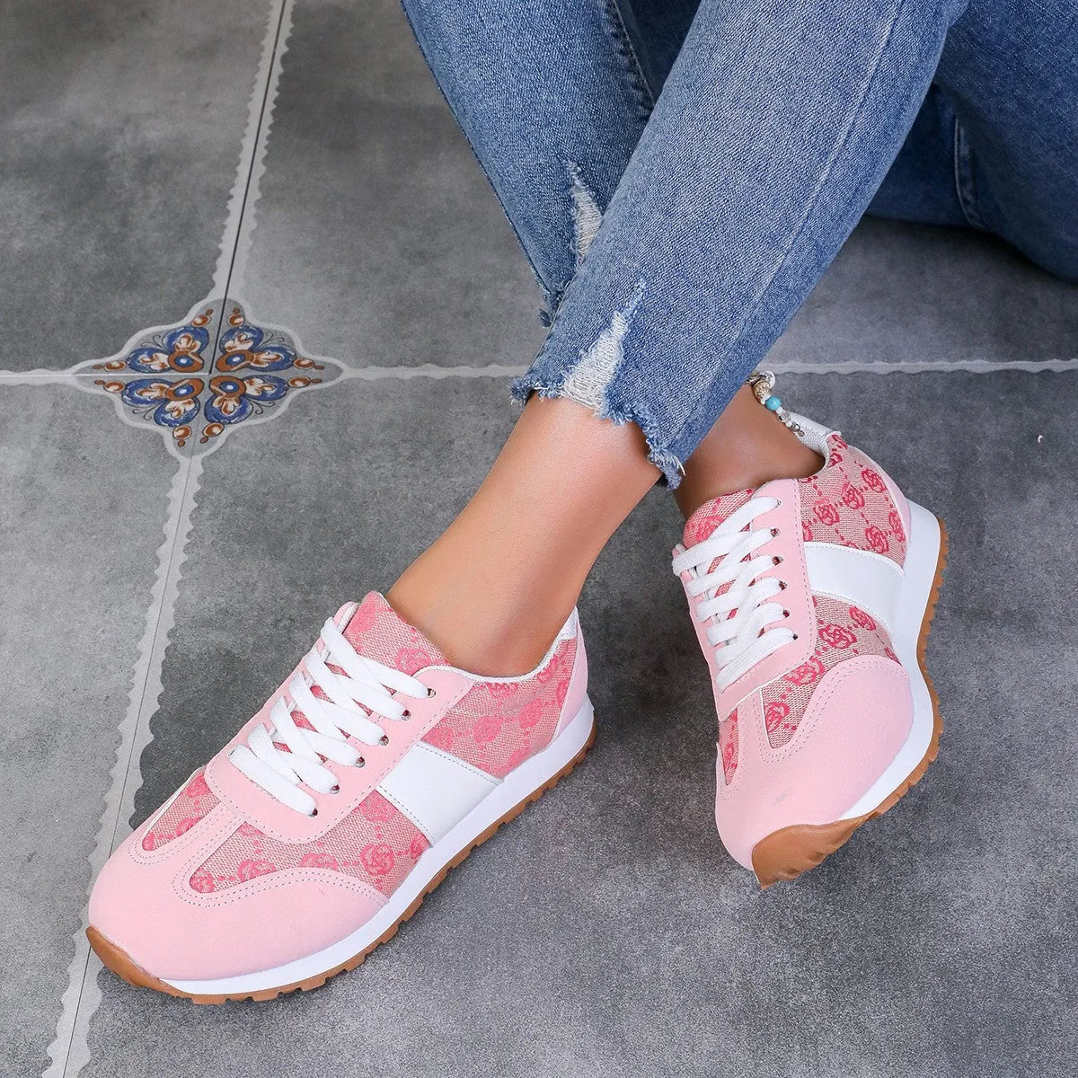 Women's khaki lace-up casual shoes with cross strap and flat heel design