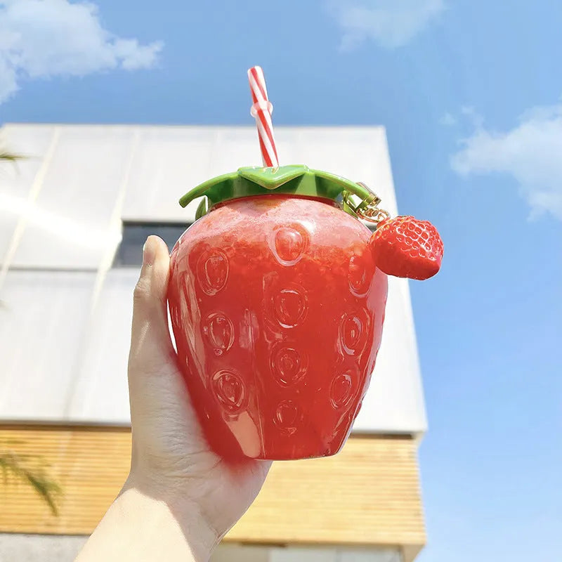 500ml kawaii strawberry-shaped water bottle with straw and lanyard, BPA-free PP plastic, 12cm long