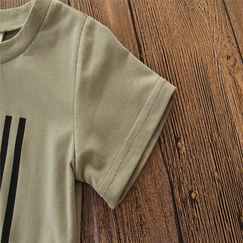 Little boy wearing a camouflage pattern short-sleeved shirt and trousers summer suit set.