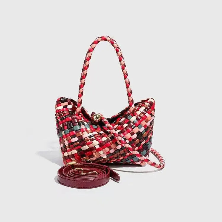 Women's woven shoulder bag in PU leather with handmade texture measuring 18x11x14cm