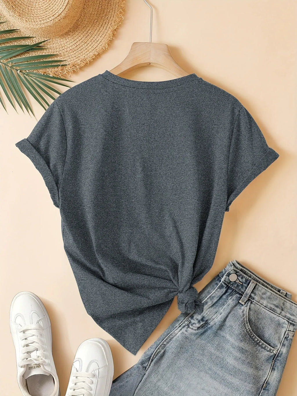 Women's pure cotton short sleeve T-shirt with three heart printing in art retro style showing round neck design