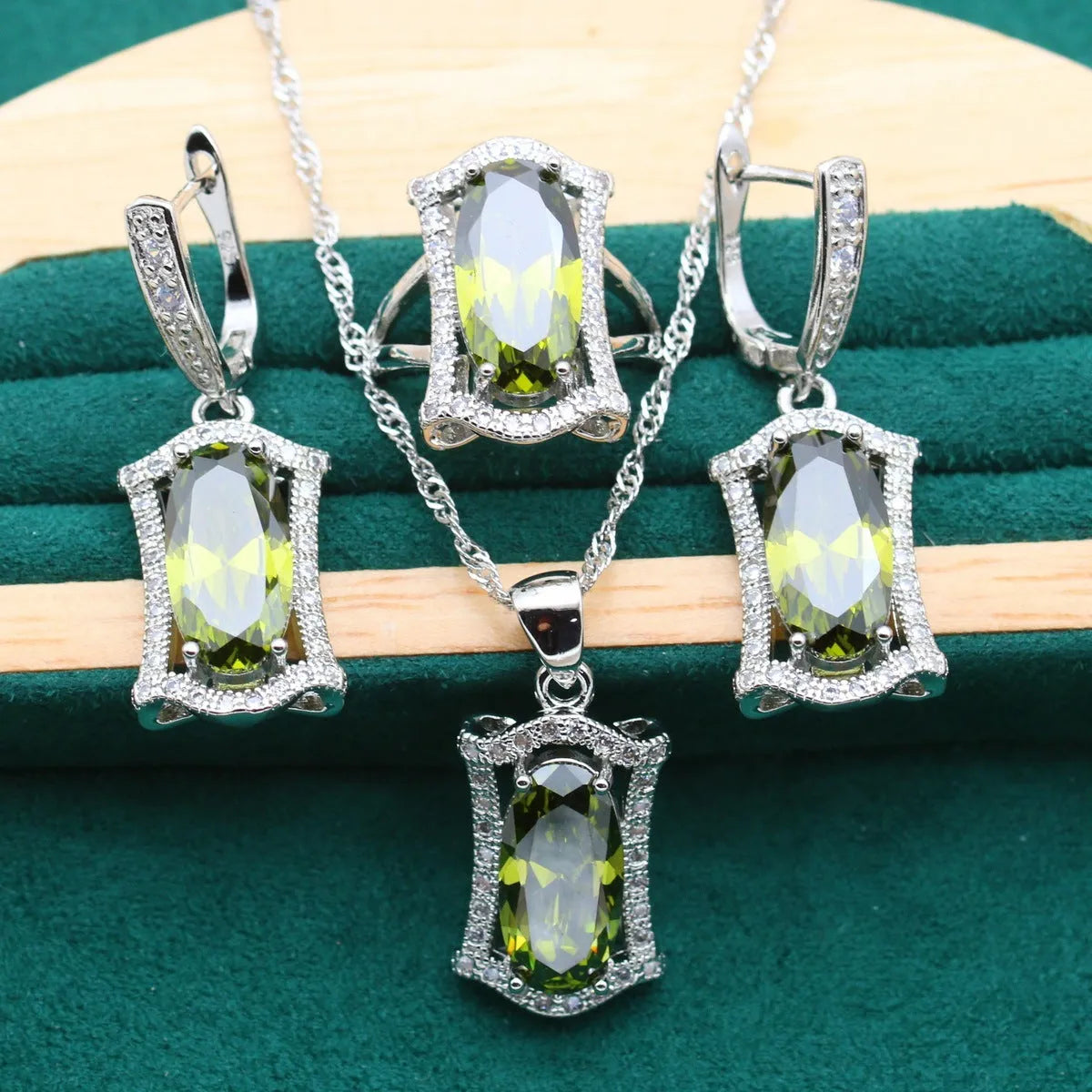 Anti-allergy zircon jewellery set with snake bone chain in yellow and olive colours