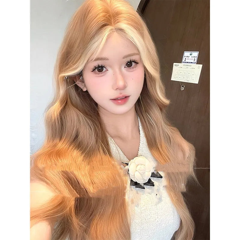 Lace front synthetic wig with long curly hair in American highlight gold colour