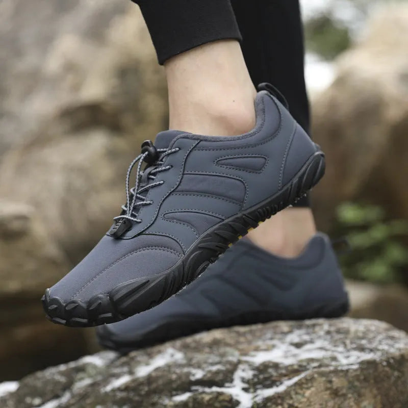 Men's thick bottom breathable FiveFingers boots in army green for hiking on natural grassland