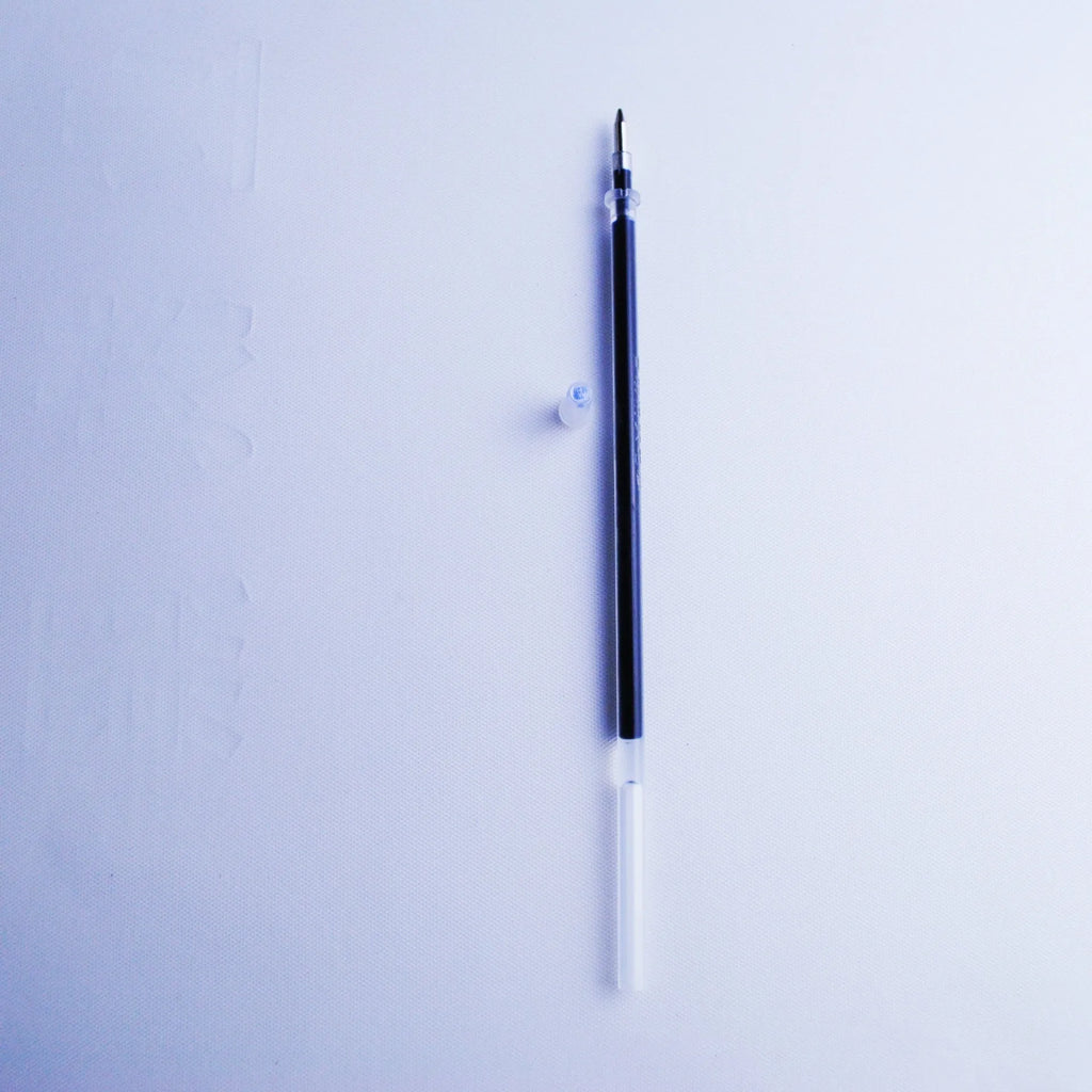Blue automatic fading pen set with 0.5mm tip, eight spare cores, and plastic body.