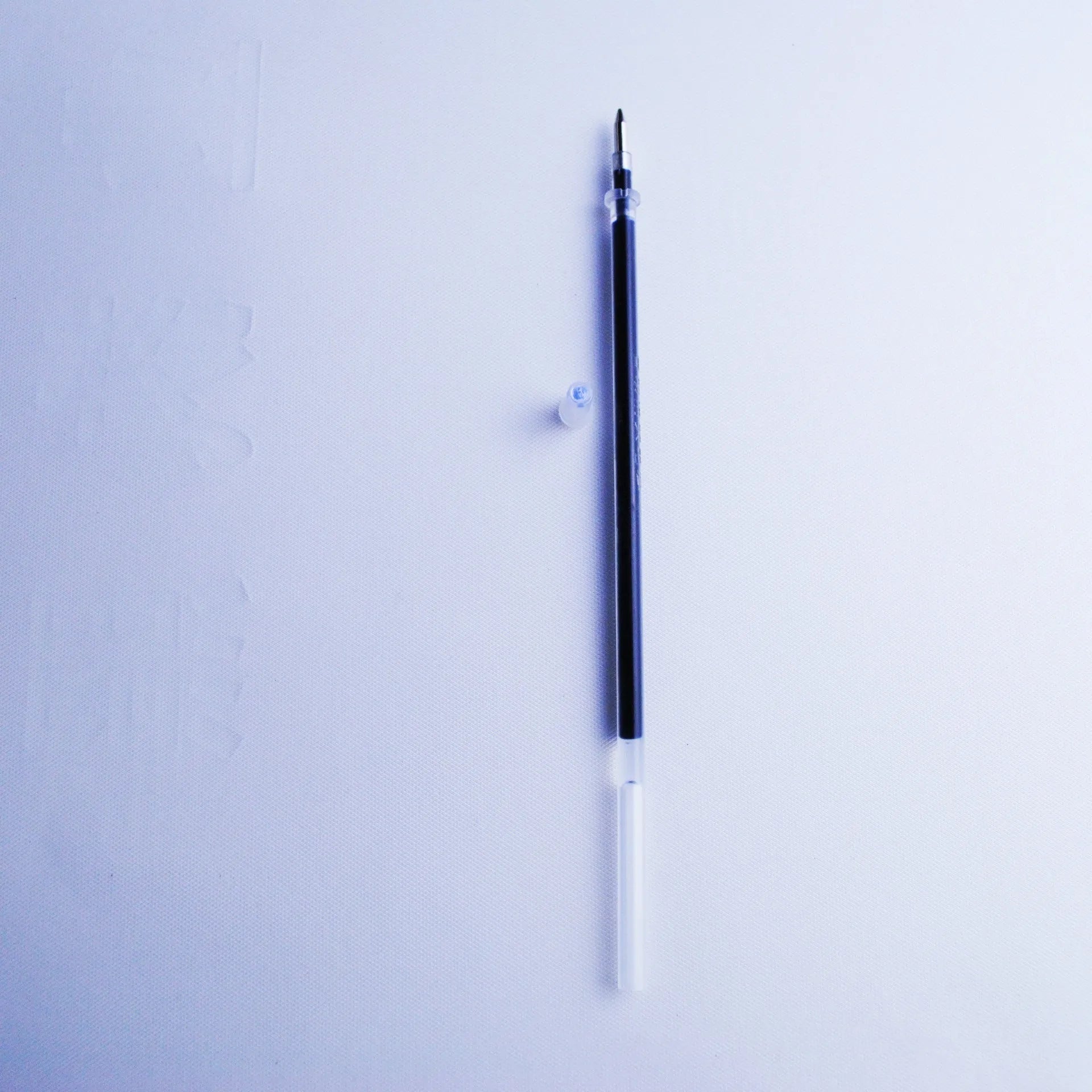 Blue automatic fading pen set with 0.5mm tip, eight spare cores, and plastic body.