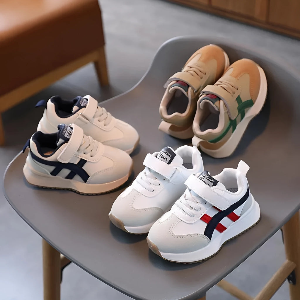 Children's solid-colour Velcro sneakers in synthetic leather with rubber soles, shown in beige.