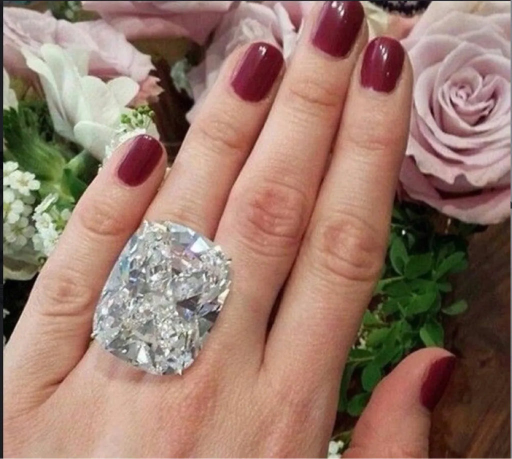 White gold-coloured women's alloy ring with an inlaid square diamond geometric design.