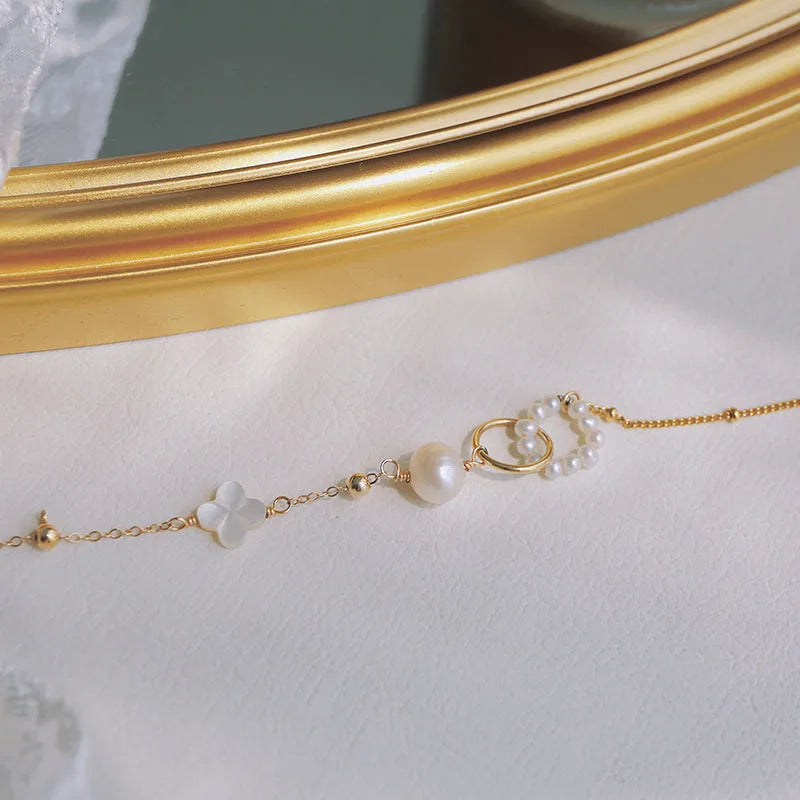 Natural freshwater pearl bracelet for women with gold-plated clasps on metal chain