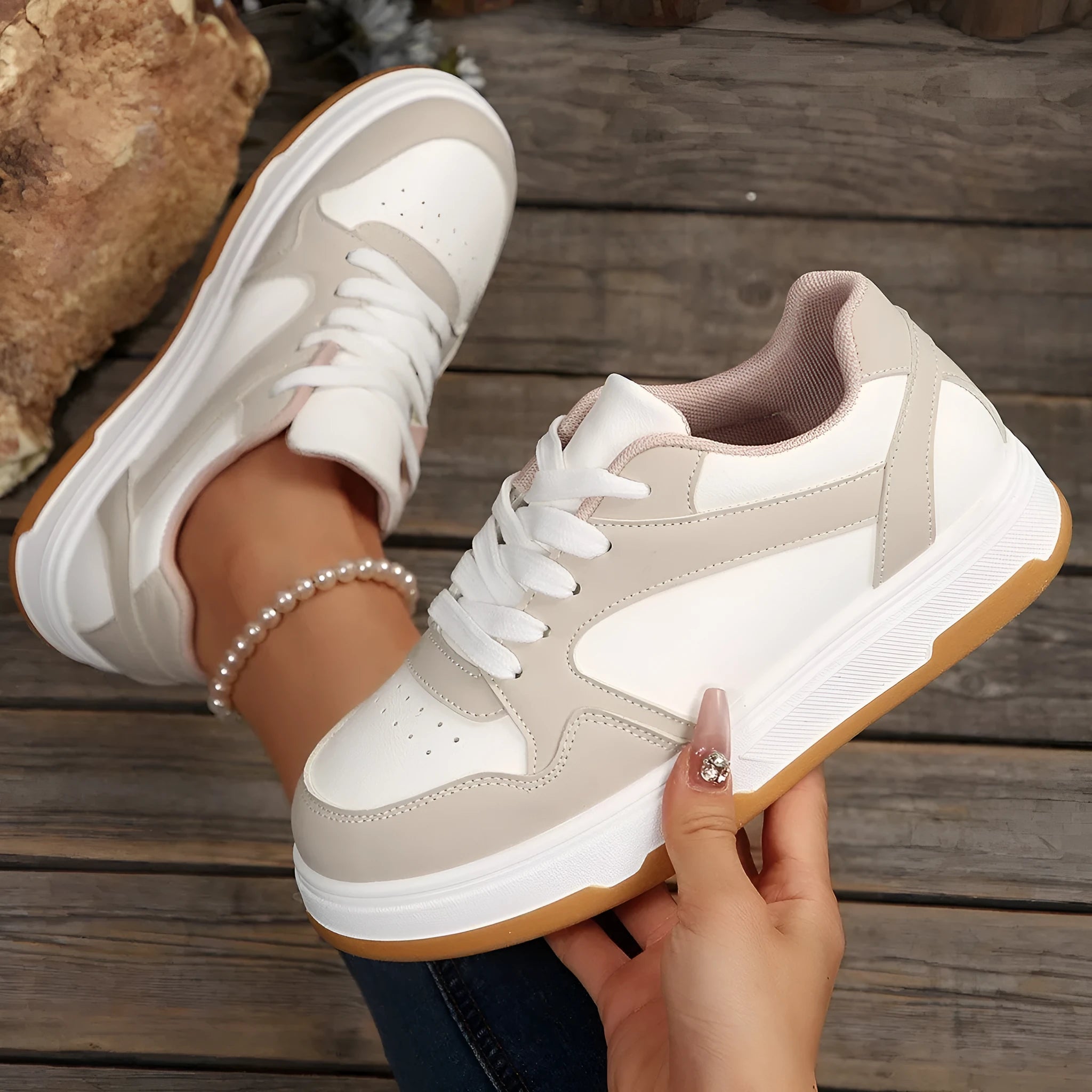 Women's khaki Korean-style thick-soled casual sneakers with PU patent leather upper and cross-strap design