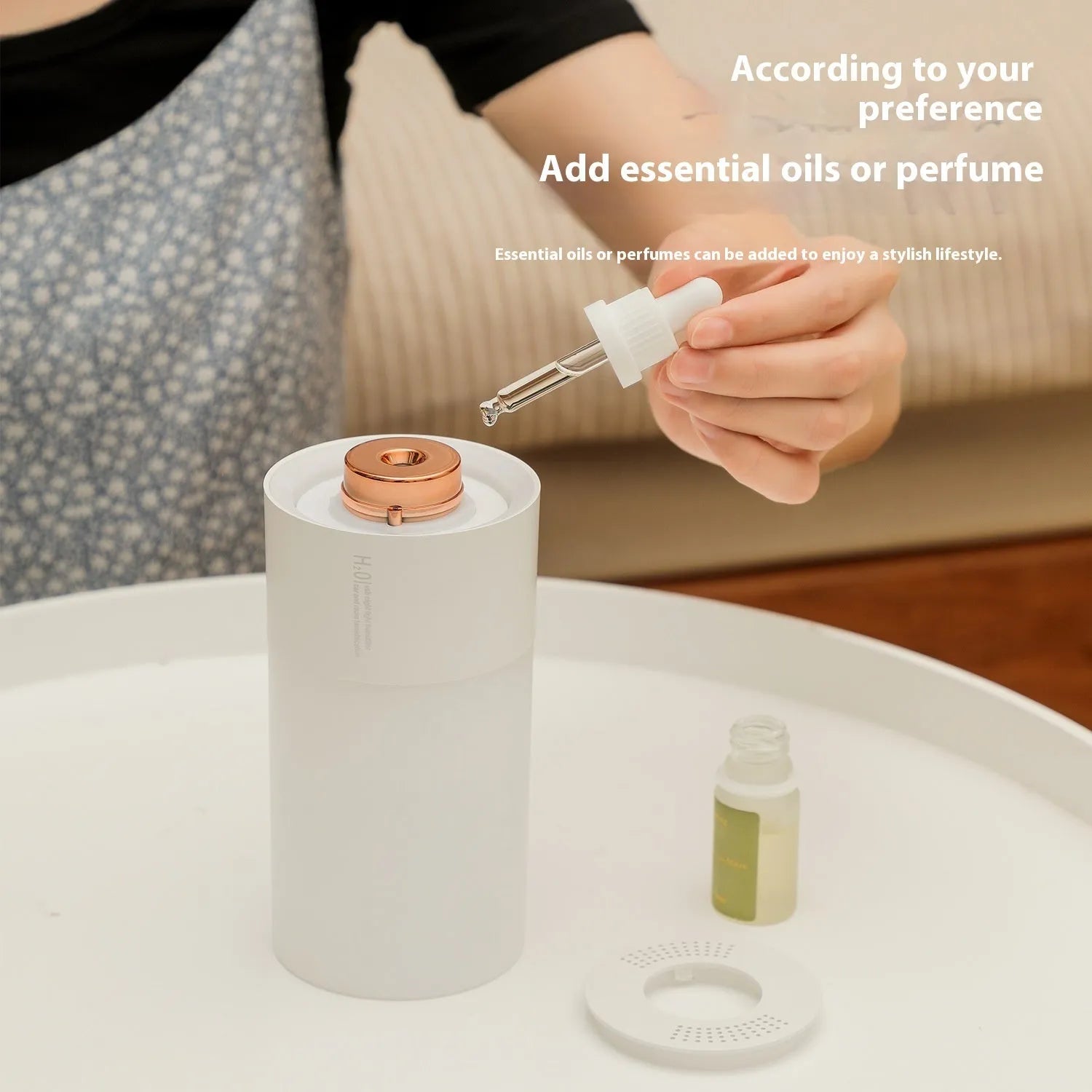 Homehold colourful plastic column humidifier in white, 7.5x7.5x14.8cm with USB cable