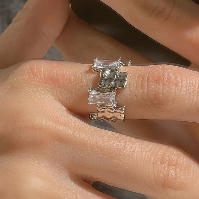 Silver geometric open gemstone ring with retro design and three-dimensional decoration