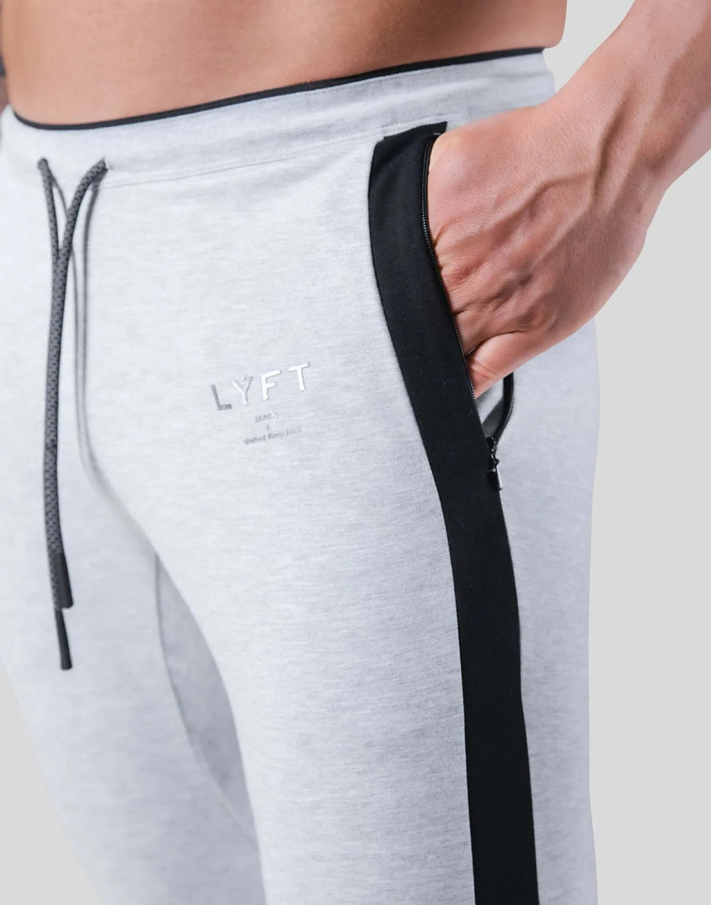Men's polyester fiber fitness pants for gym exercise in black, with elastic waistband