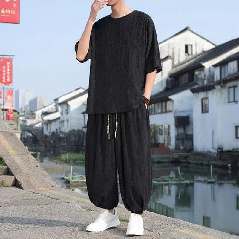 Men's loose fit thin short-sleeved suit set with cropped trousers in black or grey