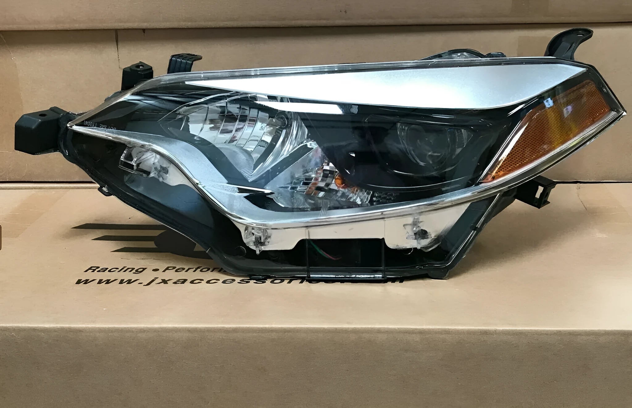 Passenger-side halogen headlight assembly for Toyota Corolla 2014-2016, part number 8111002E60.