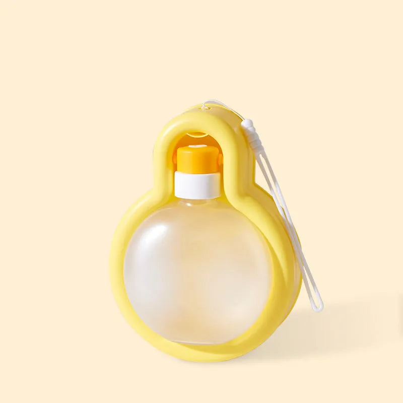 Green portable dog travel water cup with pull-out bowl, showing 500ml capacity and leak-proof design.
