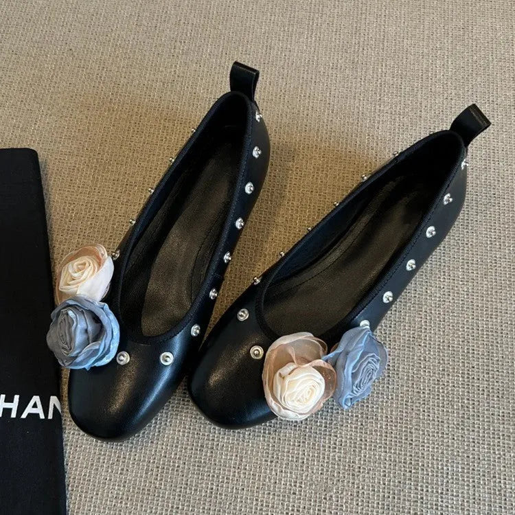 Solid colour sheepskin Mary Jane flat shoes with a round toe and buckle fastening.