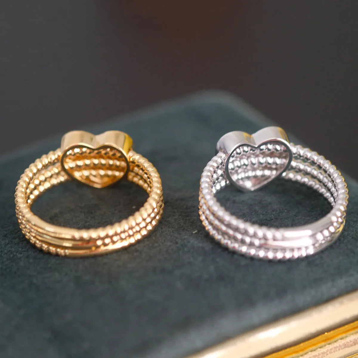 S925 sterling silver twisted heart ring for women, electroplated white gold finish, US size 7.