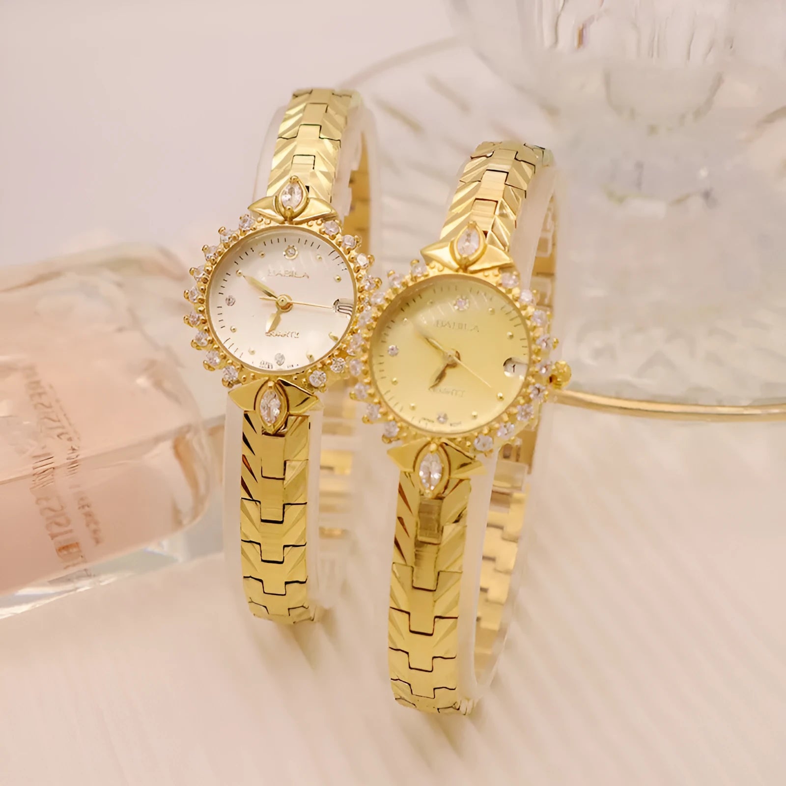 Women's vintage-style quartz watch with diamond-embossed gold bracelet