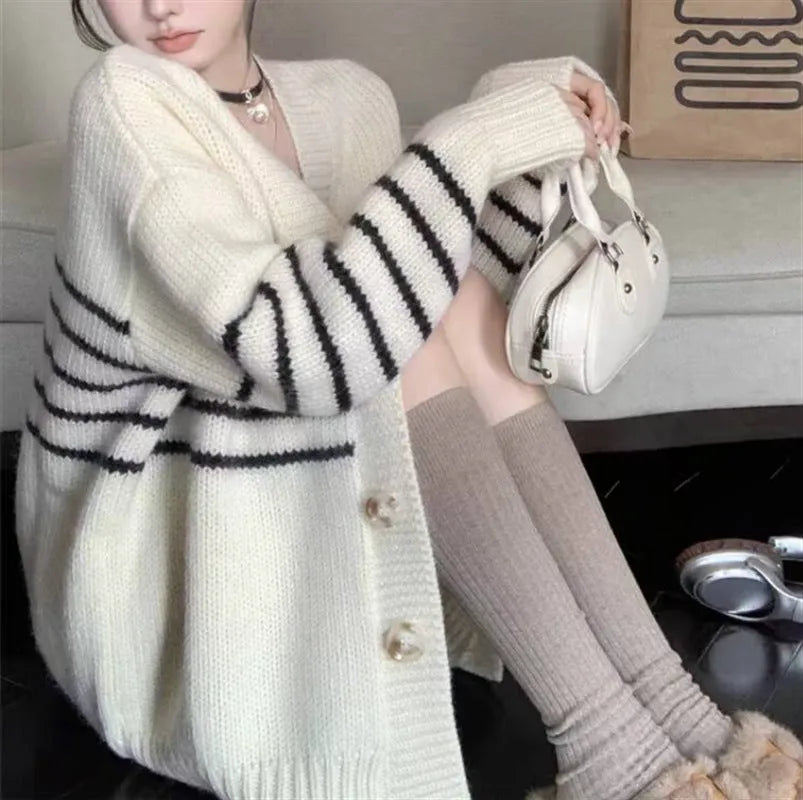 Women's polyester collar button cardigan with 3D pattern in autumn colour