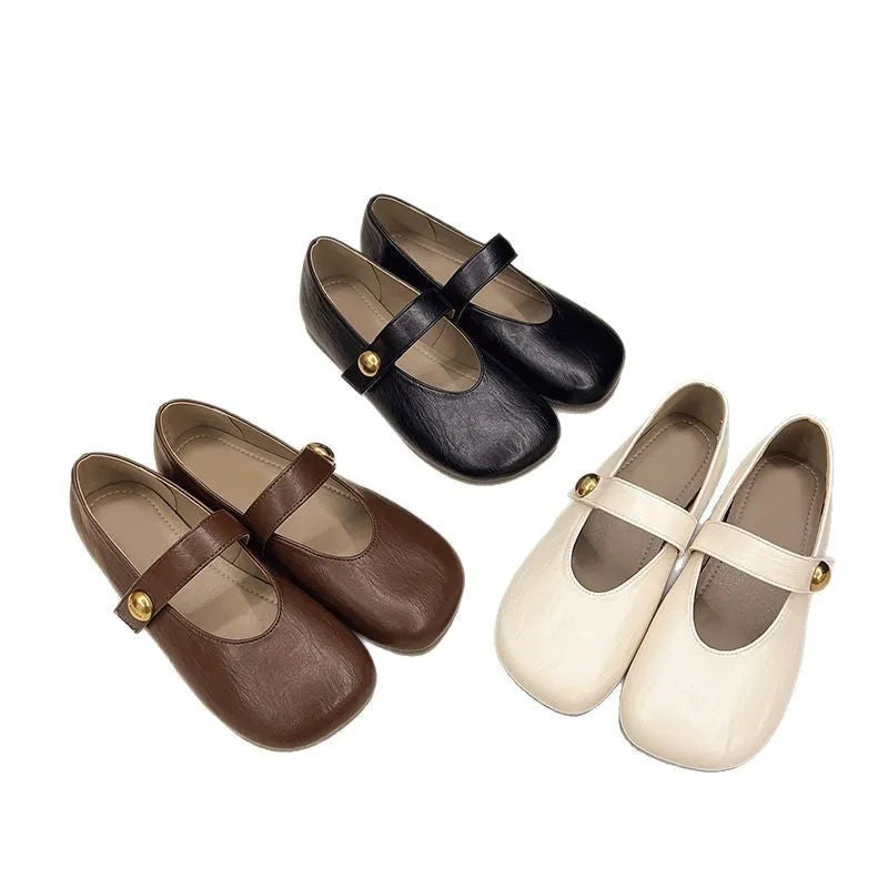 Women's casual flat heel buckle pumps in black with round toe and belt buckle detail