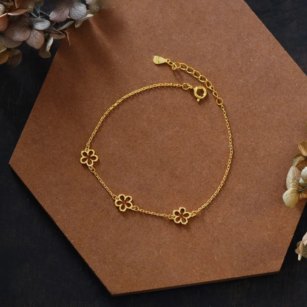Women's S925 sterling silver bracelet with heart-shaped flower design in white gold or golden colour