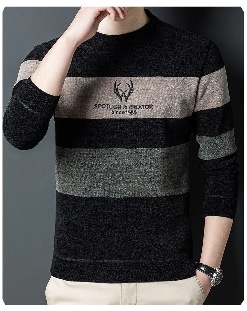 Men's dusted chenille knit sweater pullover with round collar and long sleeves in blue